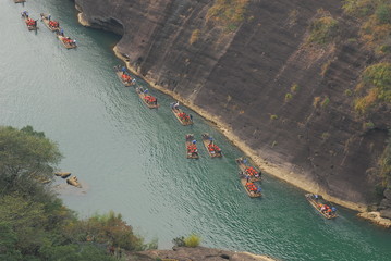哪些状况下不算右侧超车