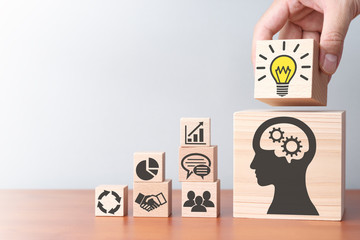 靠劳动成功的名人事例有哪些？