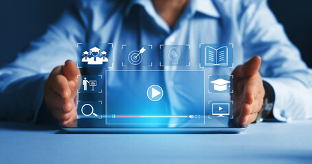 靠劳动成功的名人事例有哪些？